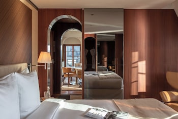 Suite, Lake View