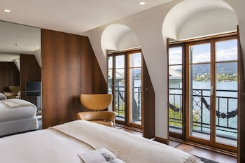 Suite, Lake View