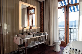 Room, Balcony (Prestige)