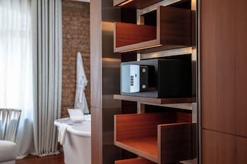 Room, Corner