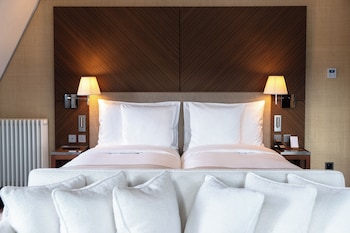Room, Lake View