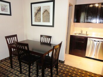 Suite, 1 King Bed, Non Smoking (with Jetted Tub)