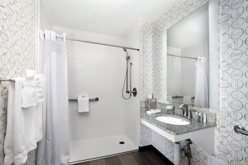Standard Room, 1 King Bed, Accessible (Communication, Transfer Shower)