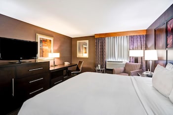 Deluxe Room, 1 Queen Bed, Accessible, Bathtub (Mobility)