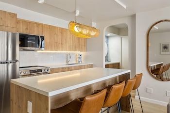 Premier Room, Kitchen, Partial Ocean View (1 Bedroom)
