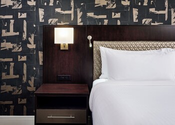 Deluxe Room, 1 King Bed