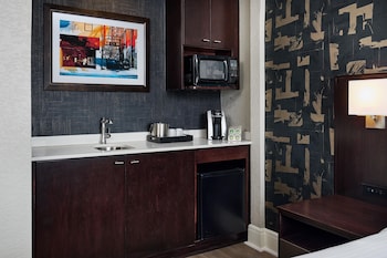 Deluxe Room, 1 King Bed (Wetbar)