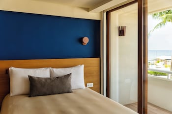 Classic Room, 2 Queen Beds, Accessible