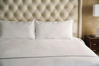 Suite, 1 King Bed, Terrace