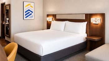 Standard Room, 1 King Bed