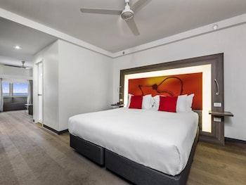 Junior Suite, 1 King Bed, Harbor View