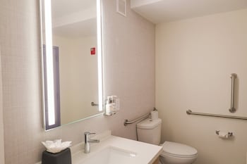 Standard Room, 1 King Bed, Mobility Accessible (Shower)