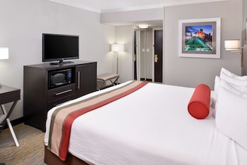 Standard Room, 1 King Bed, Non Smoking, Refrigerator & Microwave