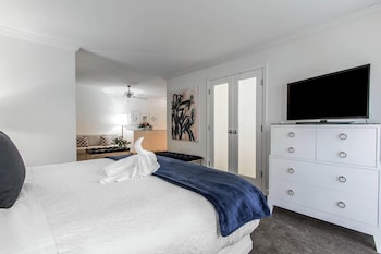 Studio Suite, 1 King Bed, Jetted Tub (Whirlpool)