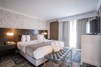 Studio Suite, 1 King Bed, Jetted Tub (Whirlpool)
