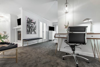 Studio Suite, 1 King Bed, Jetted Tub (Whirlpool)