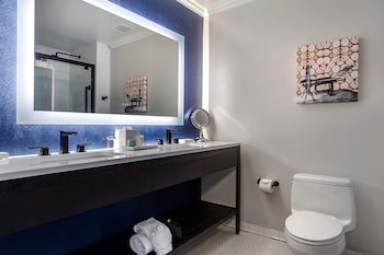2 BEDROOM 2 KING SUITE