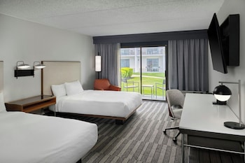 Room, 2 Queen Beds, Accessible Bathtub