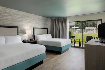 Room, 2 Queen Beds, Patio, Pool View