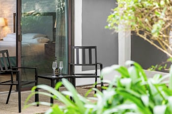 Room, 1 King Bed, Courtyard View