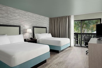 Suite, 1 Double Bed, Courtyard View