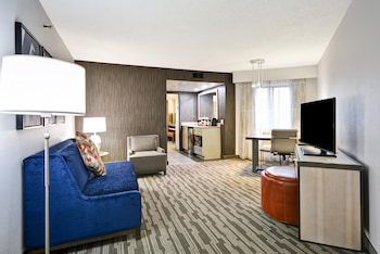 Premium Suite, 1 King Bed, Corner