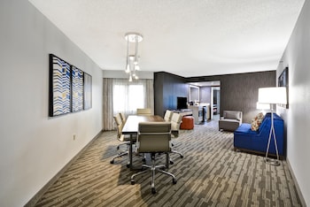Premium Suite, 1 King Bed (Conference)