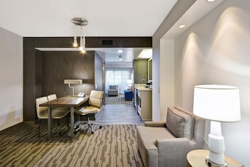 Honeymoon Suite, 1 King Bed with Sofa bed, Microwave (Parlor)