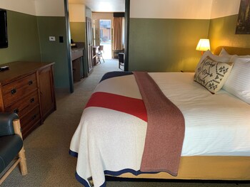 Jasper Suite, 1 King Bed with Sofa bed