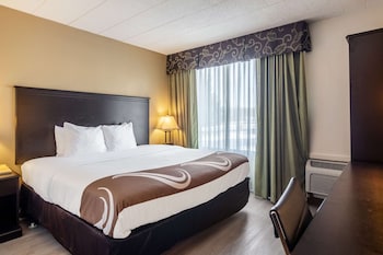 Deluxe Room, 1 Queen Bed, Non Smoking, Hot Tub