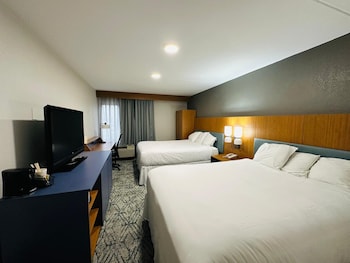 Suite, 2 Queen Beds, Non Smoking