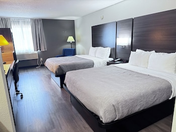 2 Queen Beds, Microwave, Refrigerator, Non Smoking.