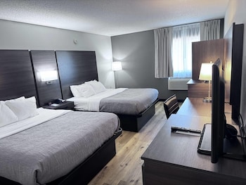 2 Queen Beds, Accessible, Microwave, Refrigerator, Tub, Non Smoking.