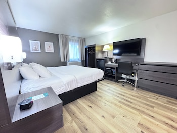 Suite, 1 King Bed, Non Smoking (Upgrade)