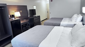 2 Queen Beds, Accessible, Microwave, Refrigerator, Tub, Non Smoking.