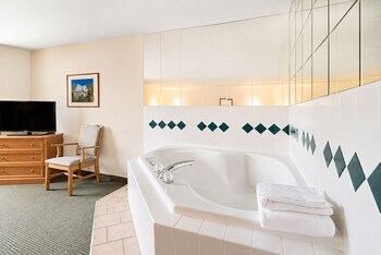 Studio Suite, 1 King Bed, Non Smoking