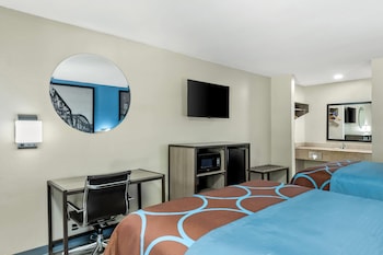 Room, 2 Queen Beds, Non Smoking (Second Floor)