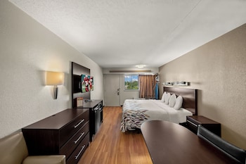 Superior Room, 1 King Bed, Smoking