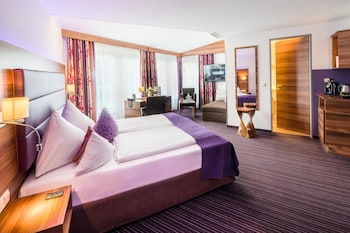Superior Room, 1 King Bed, Balcony