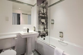 Superior Room, 1 Double Bed (Queens Wing)