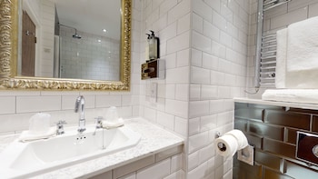 Family Room, 2 Double Beds (Classic. Queens Wing)