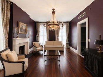 Executive Suite, 1 King Bed with Sofa bed