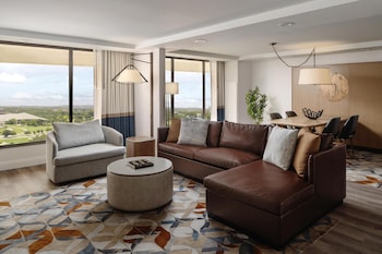 1 King Bed, Hospitality Suite
