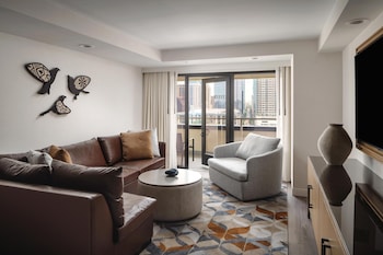 Room, 1 King Bed, Lake View (Residence)