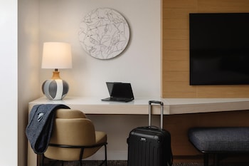 Signature Suite, 1 King Bed, Lake View