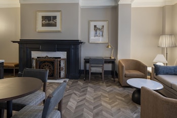 Suite, 1 King Bed, Fireplace