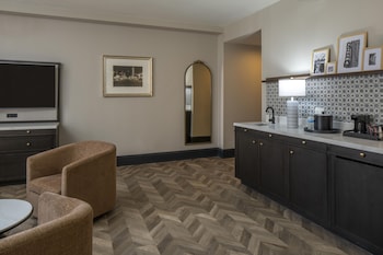 Room, 1 King Bed, Corner