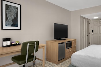 Room, 1 King Bed, Microwave (Nonsuite)