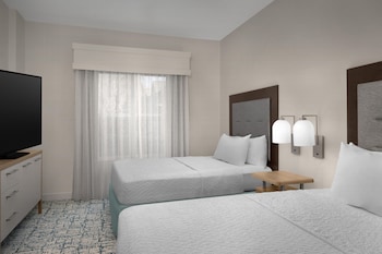 Suite, Multiple Beds, Microwave