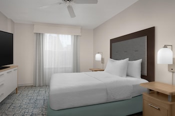 Suite, 1 Queen Bed with Sofa bed, Mobility Accessible, Microwave